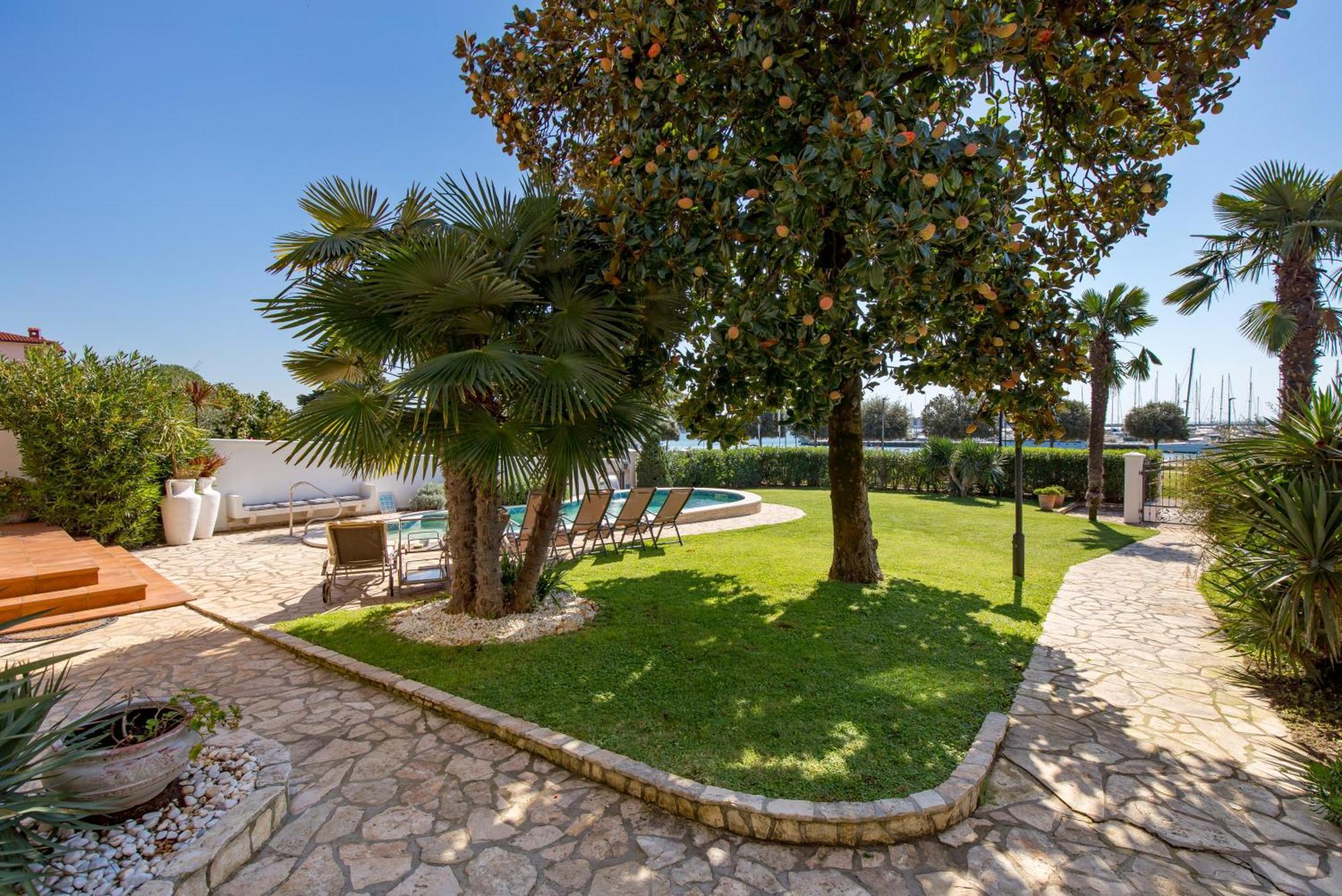 Magnolia Vila *